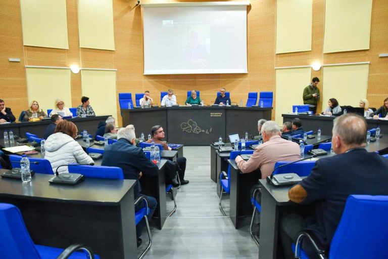 Περιφέρεια Θεσσαλίας: Οι πολιτιστικές και αθλητικές εκδηλώσεις σε Λάρισα και Τρίκαλα εν όψει Χριστουγέννων