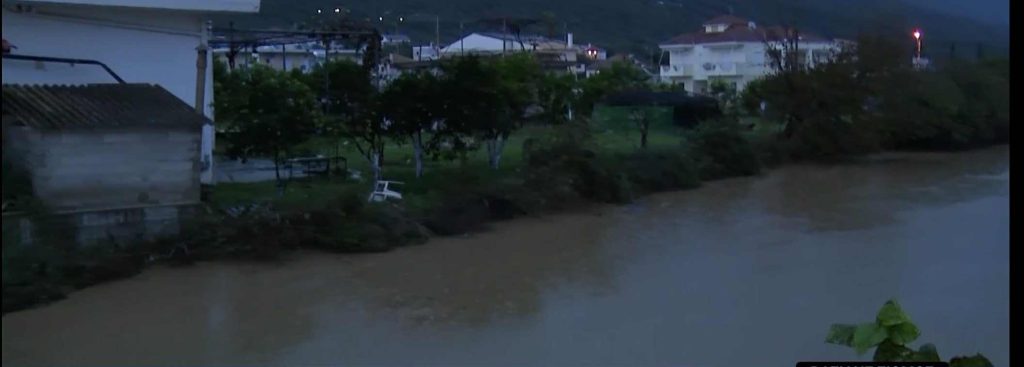 Κακοκαιρία στην Ήπειρο: Δρόμοι χείμαρροι στην Ηγουμενίτσα – Φόβοι για υπερχείλιση του ποταμού στην Πλαταριά