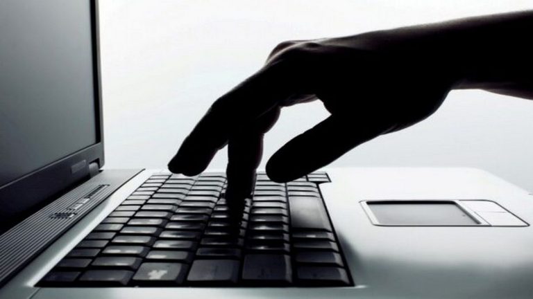 Δήμαρχος Κω: Ειδικός συνεργάτης του Περιφερειάρχη Ν. Αιγαίου πίσω από ψεύτικο προφίλ που με καθύβριζε – Η απάντηση της Περιφέρειας