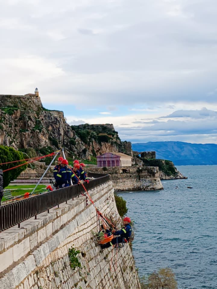 Κέρκυρα: Εκπαίδευση πυροσβεστών στις τεχνικές διάσωσης