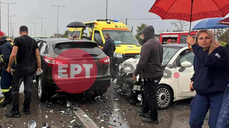 “Καραμπόλα” με τρία αυτοκίνητα και επτά τραυματίες στον Πύργο