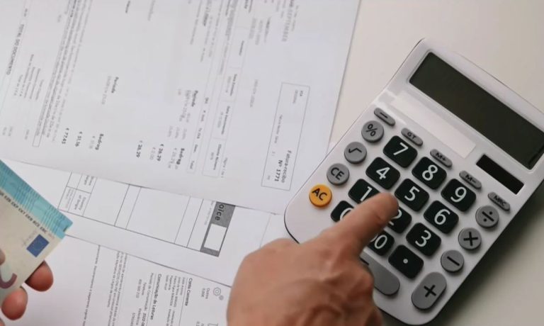 Στα 13,9 λεπτά η κιλοβατώρα στο πράσινο τιμολόγιο της ΔΕΗ για τον Νοέμβριο – Απορρόφηση της αύξησης στην χονδρική