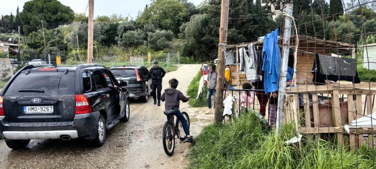 Σε εφαρμογή το σχέδιο της ΕΛ.ΑΣ για τους Ρομα – Ελεγχοι σε καταυλισμό στην Κάτω Αχαΐα