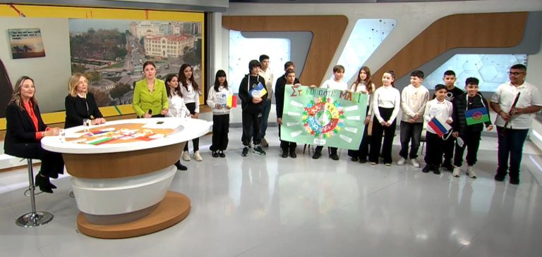 Θεσσαλονίκη: «Στεκόμαστε μαζί» ένα πολύγλωσσο τραγούδι για τη φιλία, το σεβασμό και την ειρήνη