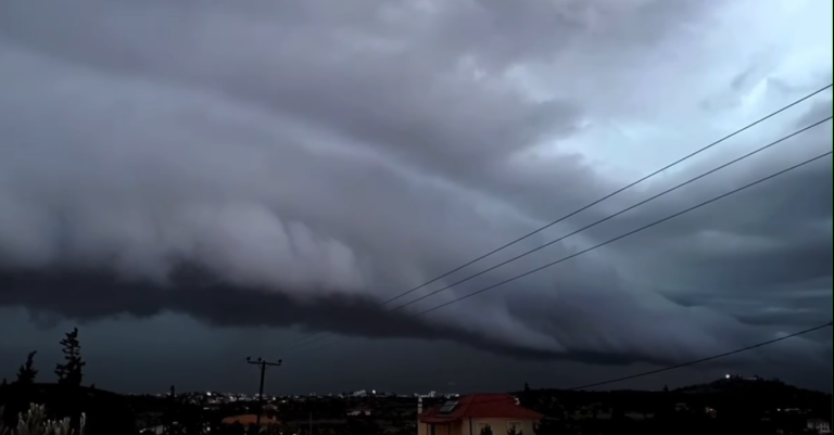 Εντυπωσιακό φαινόμενο shelf cloud στην Αττική – Το «ουράνιο – τείχος» της κακοκαιρίας Adel