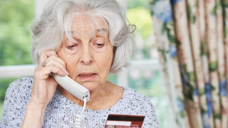 Βέροια: Εξιχνιάστηκαν ακόμα δύο τηλεφωνικές απάτες εναντίον ηλικιωμένων