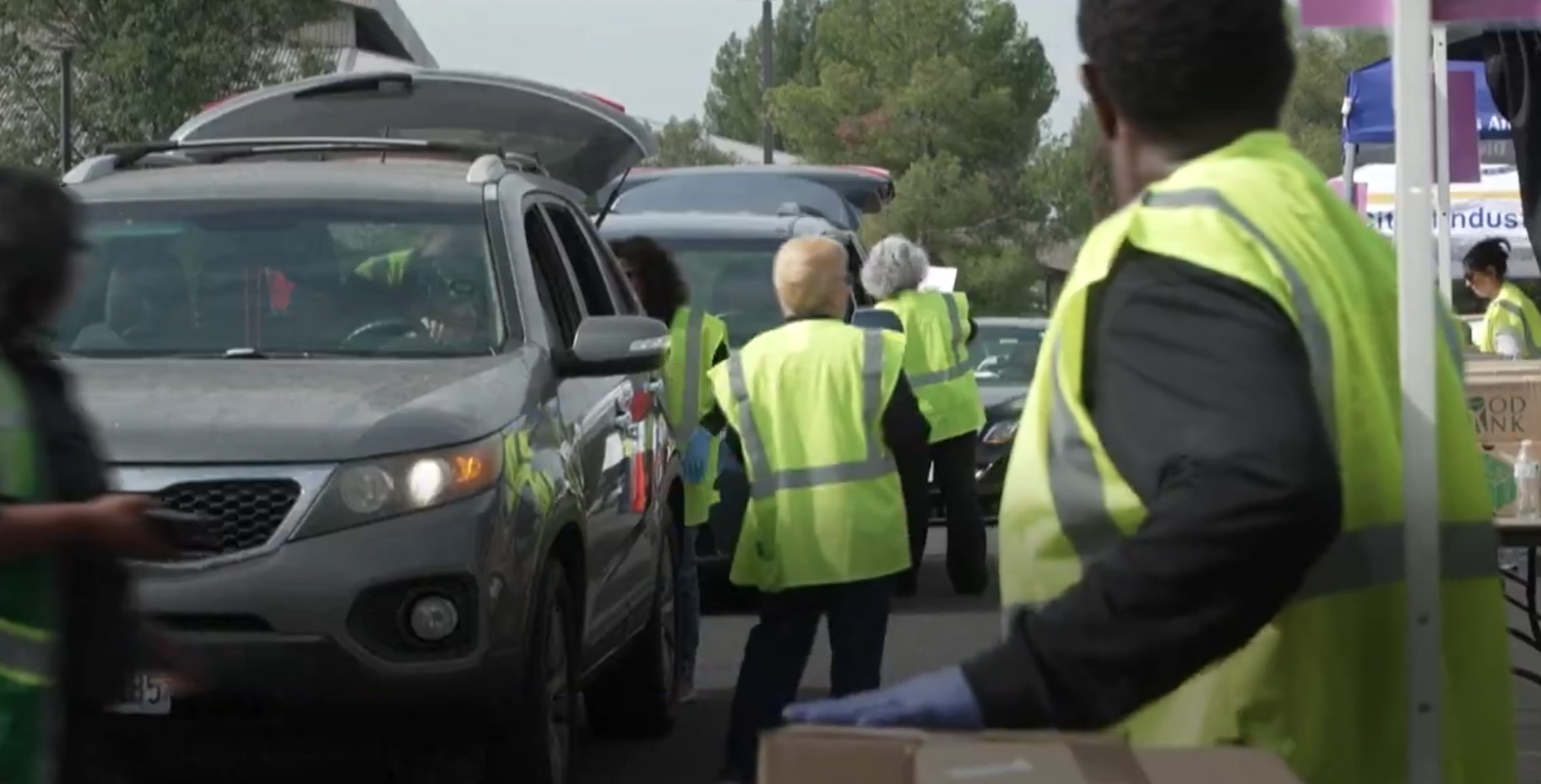 Δημοσιονομική παράλυση στην Καλιφόρνια λόγω  shutdown – Ουρές χιλιομέτρων για δωρεάν τρόφιμα
