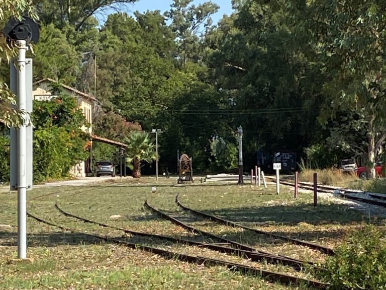 Ψήφισμα του δημοτικού συμβουλίου Τρίπολης για το θέμα του σιδηροδρόμου της Πελοποννήσου