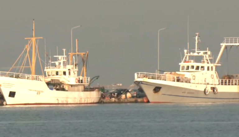 Ακινητοποιημένες οι μηχανότρατες σε όλα τα λιμάνια