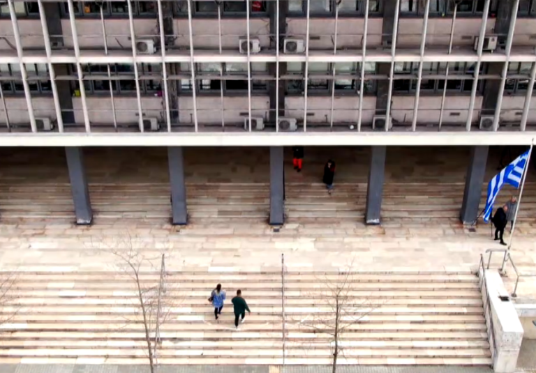 Θεσσαλονίκη: Ισόβια στον 47χρονο για τη δολοφονία της συζύγου του και τον τραυματισμό του γιου της