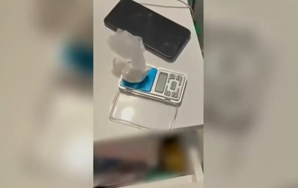 Εξαρθρώθηκε εγκληματική οργάνωση διακίνησης ναρκωτικών και μεταναστών – Οκτώ συλλήψεις, ανάμεσά τους γνωστός YouTuber, αρχιεπίσκοπος παλαιοημερολογιτών