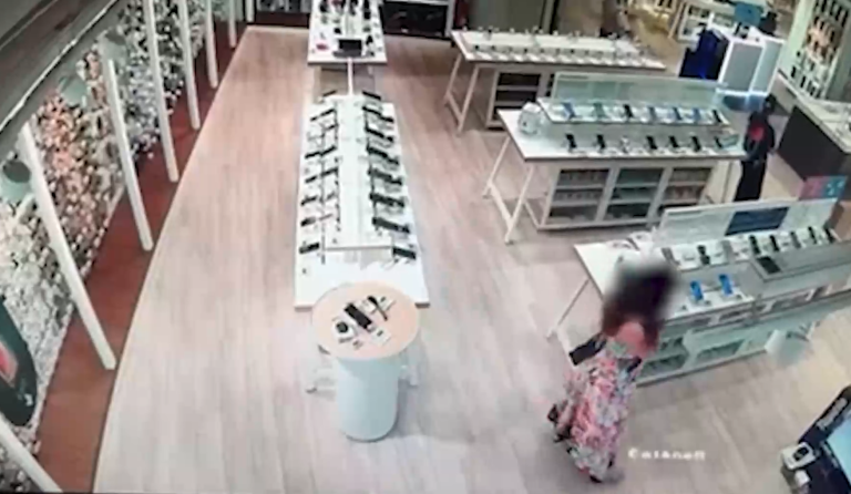 Συνελήφθη 34χρονη που διέπραττε κλοπές μεγάλης αξίας – Είχε προτίμηση σε τάμπλετ, ρούχα και παπούτσια