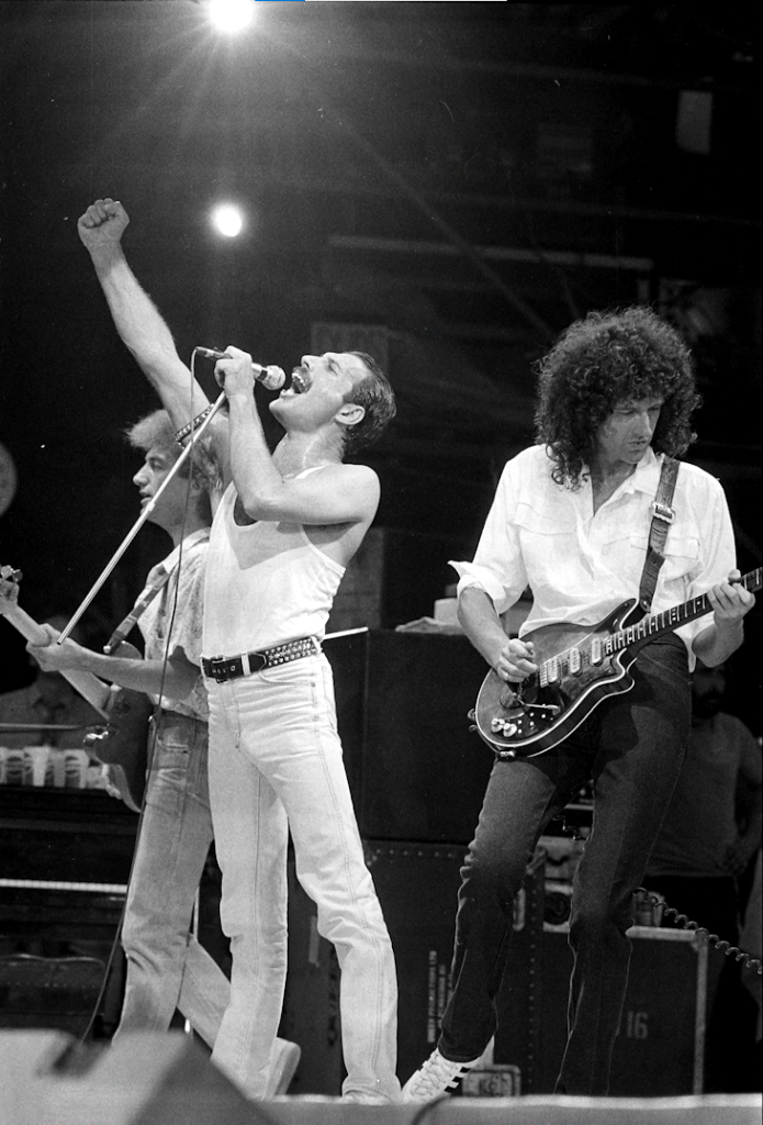 Φρέντι Μέρκιουρι: 34 χρόνια από τον θάνατο του – Η ταραχώδης ζωή του και η ανακοίνωση για το AIDS