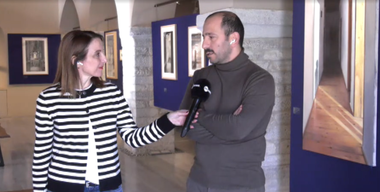 Σιωπή, φως και πίστη: Ο Γιώργος Ταξίδης ζωγραφίζει το Άγιον Όρος ως «Τόπο Ζωής»