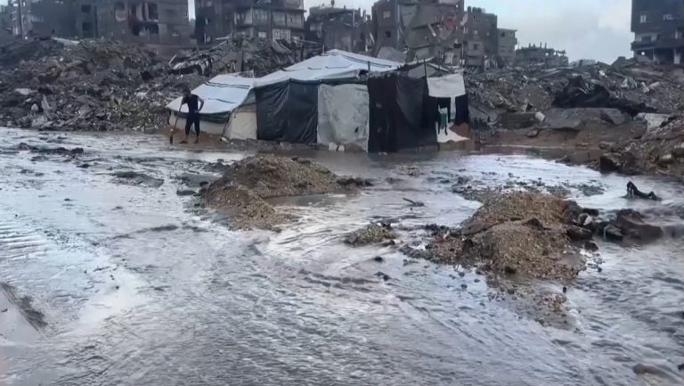 Πλημμύρισαν οι καταυλισμοί στη Γάζα από τις σφοδρές βροχοπτώσεις