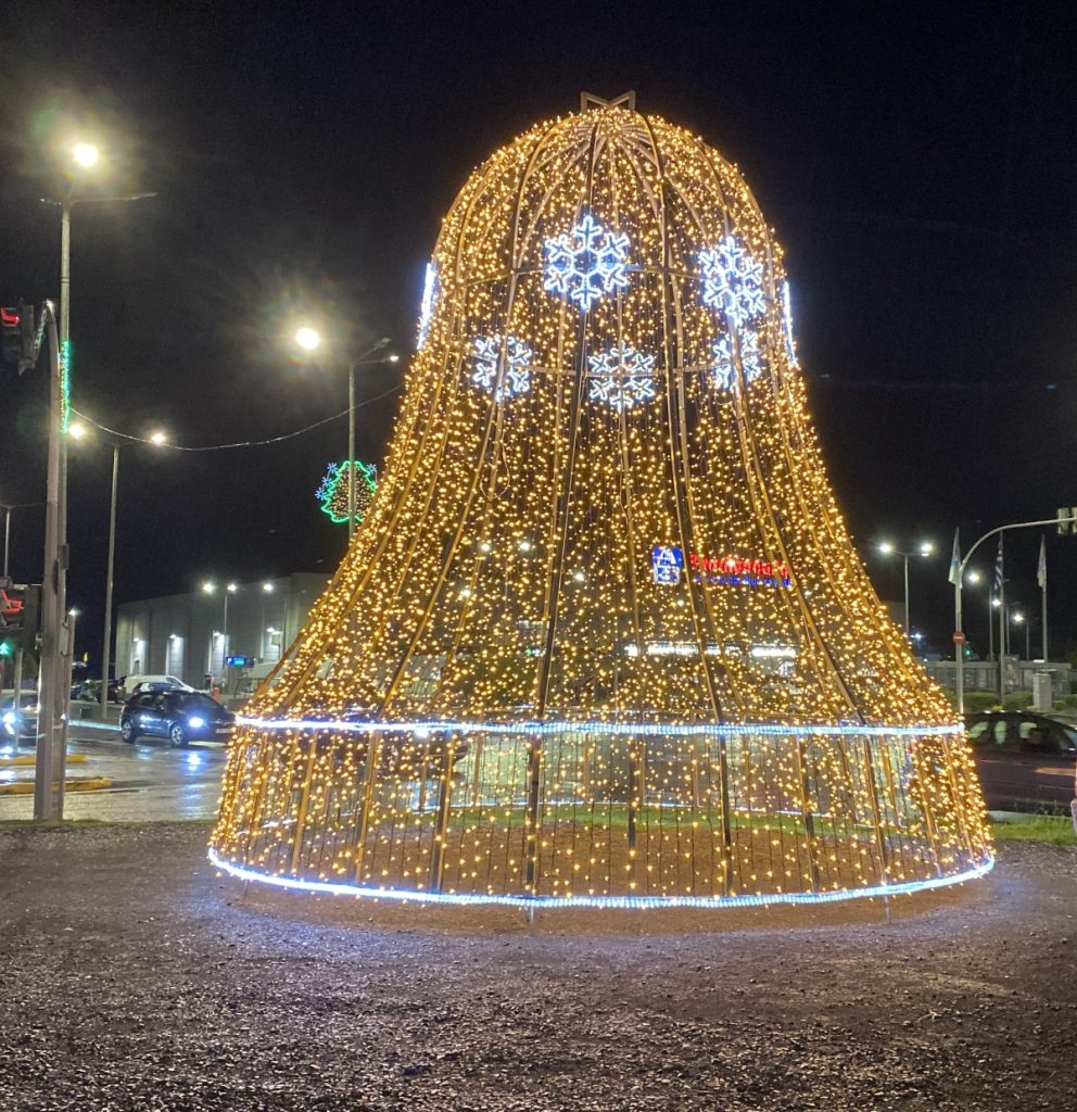 Στολίζεται η Τρίπολη για την υποδοχή των εορτών