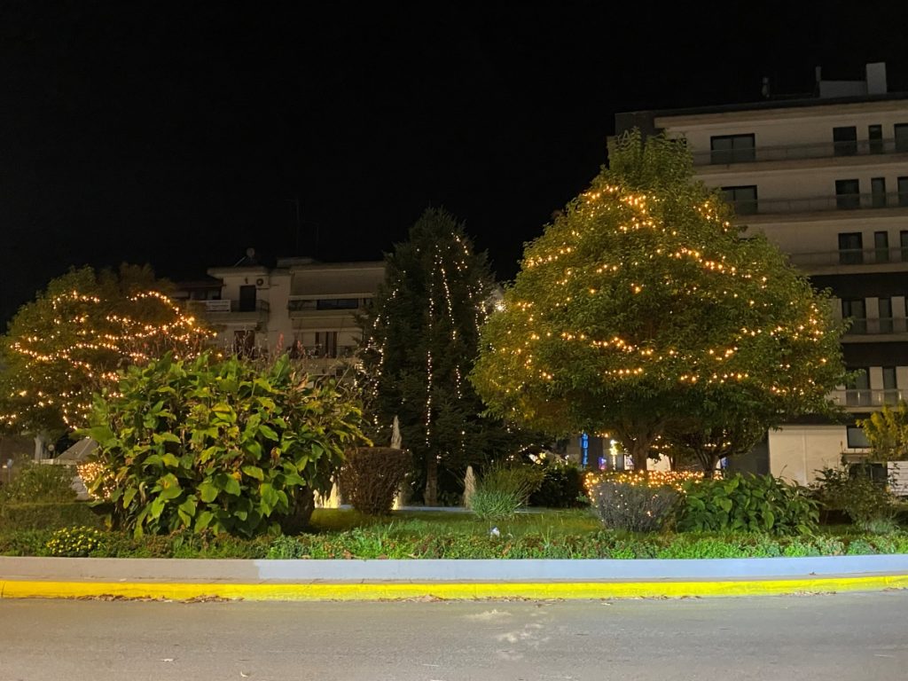 Στολίζεται η Τρίπολη για την υποδοχή των εορτών