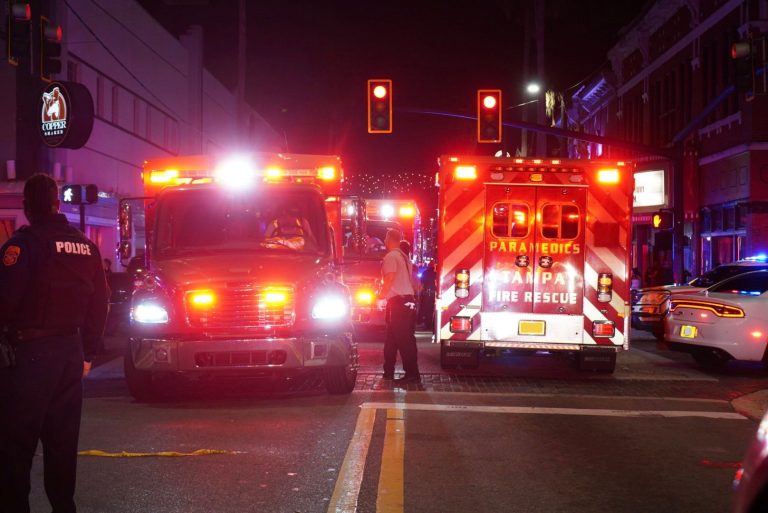 ΗΠΑ: Αυτοκίνητο έπεσε σε μπαρ στην Τάμπα –  4 νεκροί και 11 τραυματίες