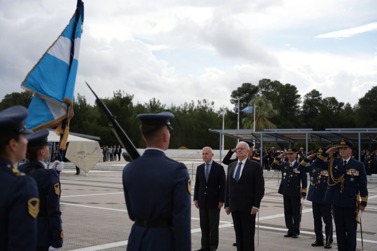 Στην τελετή εορτασμού του Προστάτη της Πολεμικής Αεροπορίας στη Σχολή Ικάρων ο Πρόεδρος της Δημοκρατίας – Επιμνημόσυνη δέηση στην αεροπορική βάση Δεκέλειας