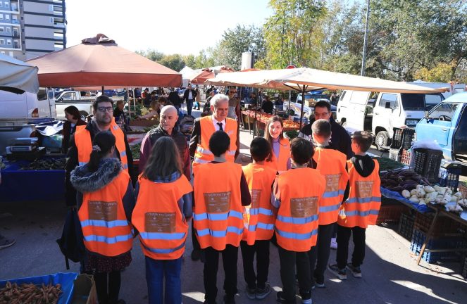 Δράση μαθητών του1ου Πειραματικού Γυμνασίου Λάρισας για την αξία της τροφής και την προσφορά τροφίμων