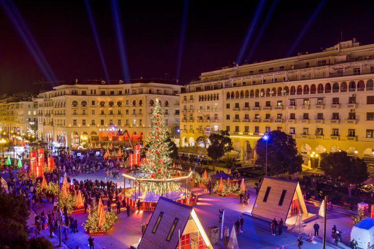 Θεσσαλονίκη: Αντίστροφη μέτρηση για τα Χριστούγεννα – Στις 3/12 το άναμμα του δέντρου στην Αριστοτέλους, μεγάλο πάρτι για την Πρωτοχρονιά