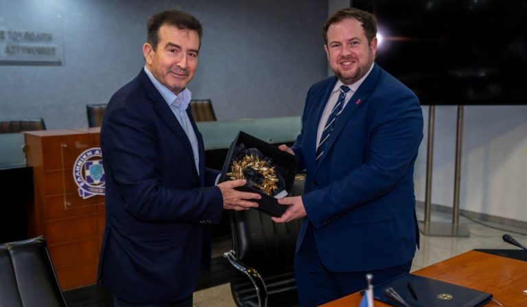 Συνάντηση Χρυσοχοΐδη με τον Βρετανό υφυπουργού Εξωτερικών για την καταπολέμηση του διασυνοριακού εγκλήματος