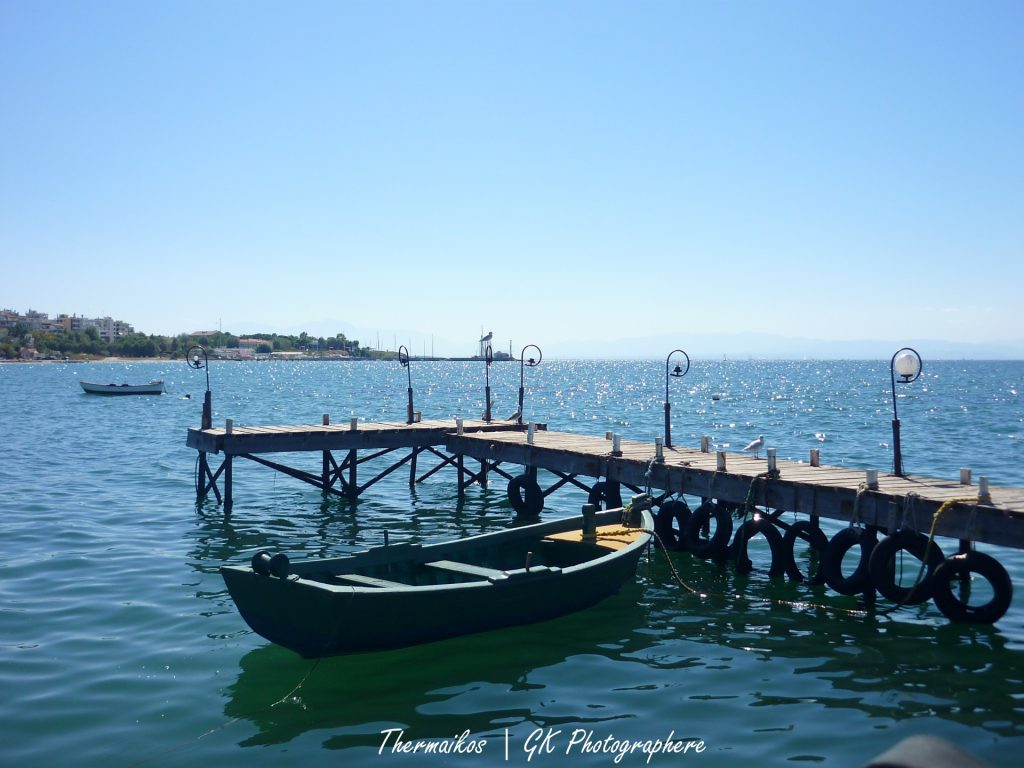 Θεσσαλονίκη: Οι «Αυτόπτες Μάρτυρες» με 20 καρέ του Θερμαϊκού – Έκθεση φωτογραφίας για καλό σκοπό στο καφέ-μπαρ «Θερμαϊκός»