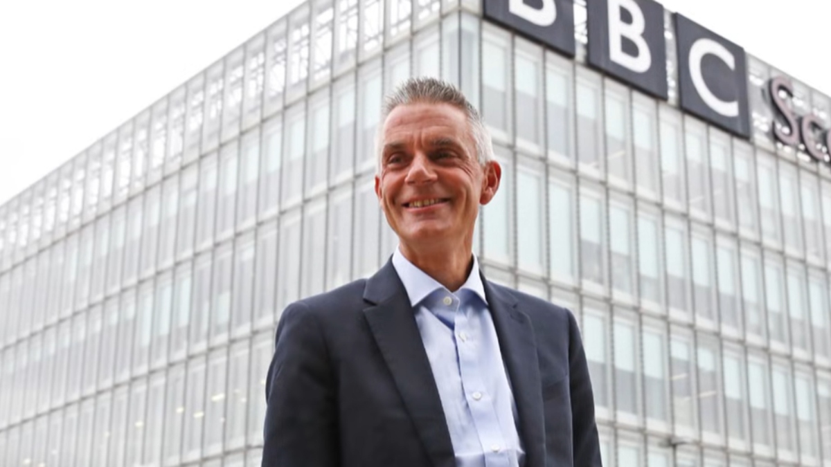 Παραιτήθηκε ο γενικός διευθυντής του BBC, Τιμ Ντέιβι