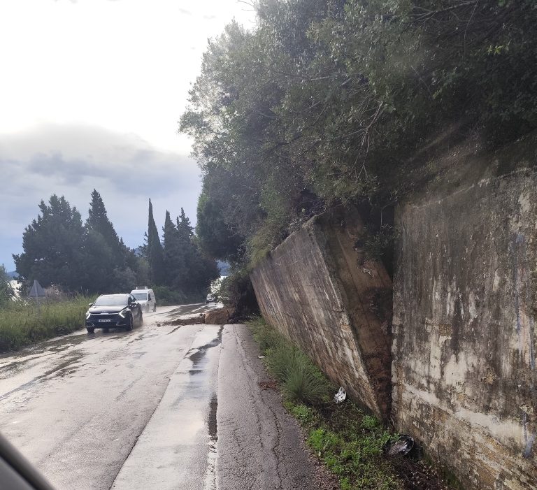 Προβλήματα στο οδικό δίκτυο της Κέρκυρας – Κλειστός ο δρόμος στον Ποταμό