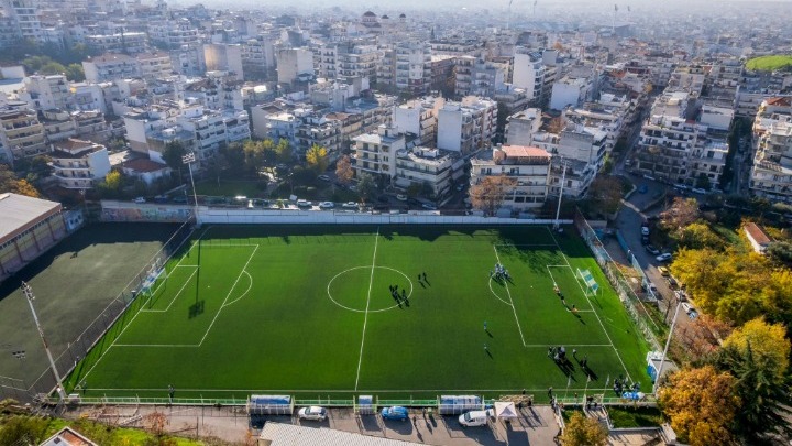 Θεσσαλονίκη: Παραδόθηκε το αναβαθμισμένο γήπεδο ποδοσφαίρου στην Τριανδρία