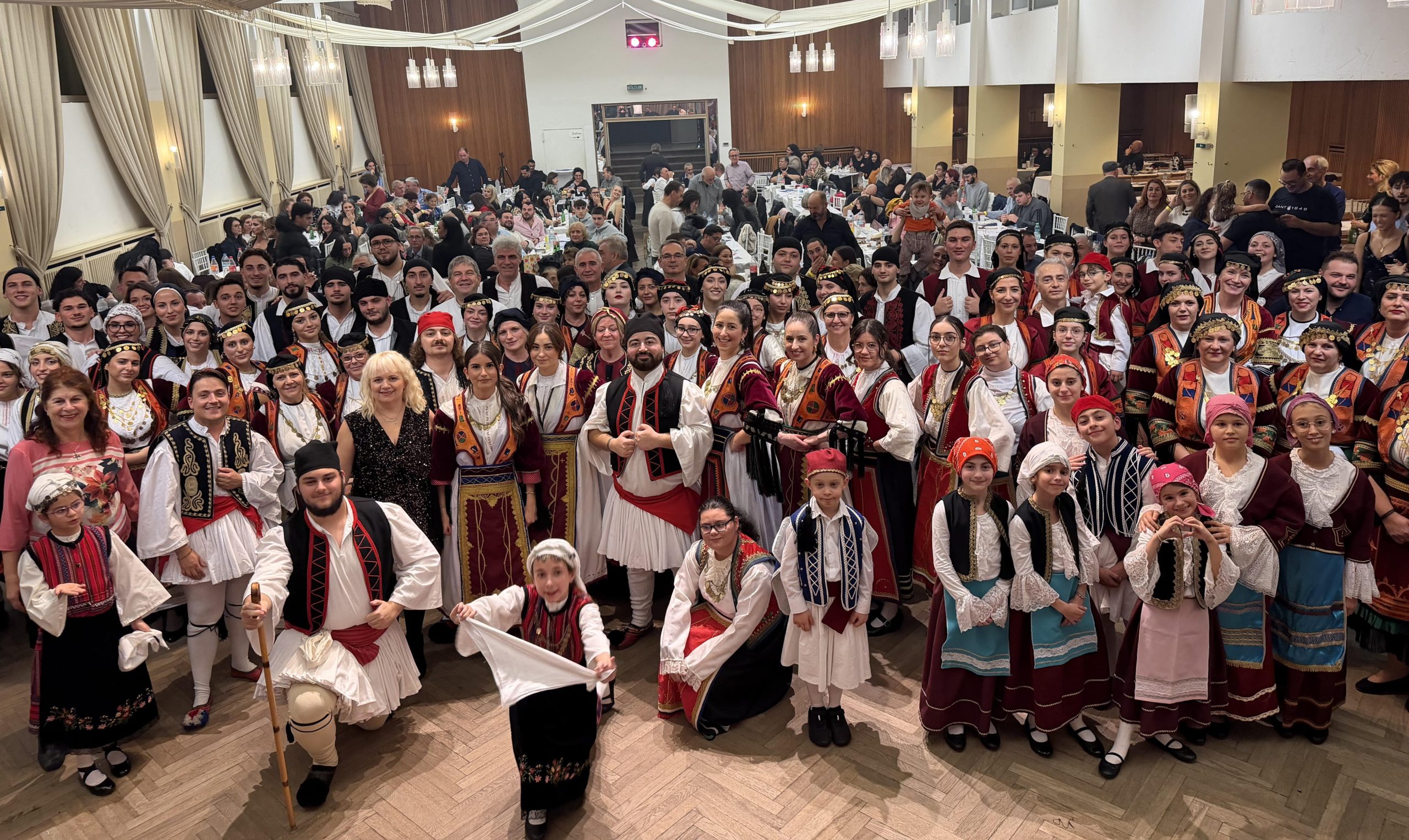 Η Παγκόσμια Συνομοσπονδία Θεσσαλών στηρίζει τους συλλόγους της… με τσαρούχια