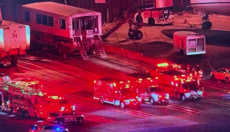 Δεκαοκτώ τραυματίες σε σύγκρουση οχήματος μεταφοράς επιβατών στο αεροδρόμιο Dulles της Ουάσινγκτον