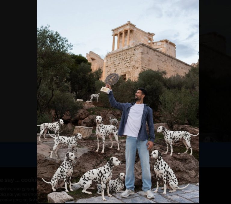 Ο Τζόκοβιτς γιόρτασε τους 101 τίτλους στην Ακρόπολη με 101 σκυλάκια Δαλματίας