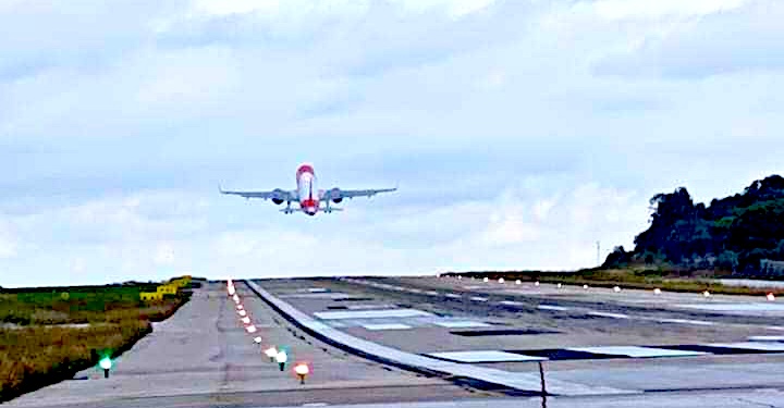 Σκιάθος: Με την αναχώρηση της τελευταίας πτήσης για Λονδίνο, ολοκληρώθηκε η τουριστική χρονιά