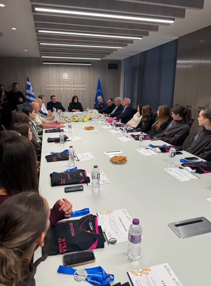 Τιμήθηκαν οι αθλήτριες του 2ου ΓΕΛ Κοζάνης για τη δεύτερη θέση στο Πανελλήνιο Σχολικό Πρωτάθλημα Βόλεϊ