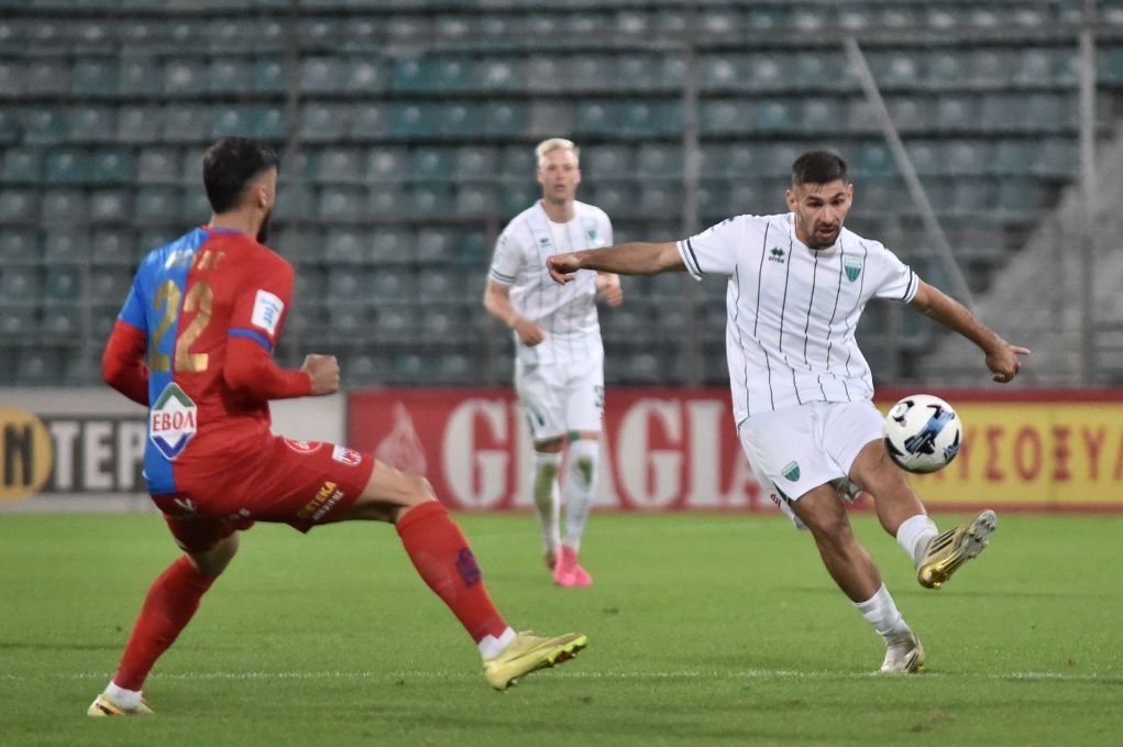 Συνεχίζει ακάθεκτος ο Λεβαδειακός που πέρασε (2-1) και από τον Βόλο με ανατροπή