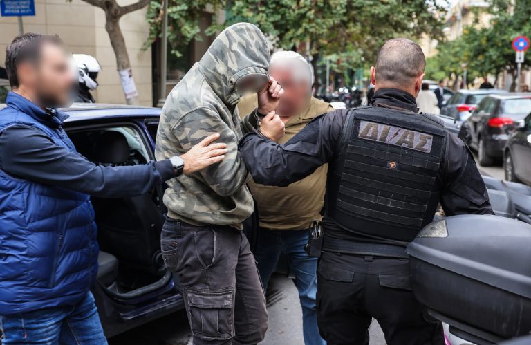 Εν αναμονή της απόφασης για την προφυλάκιση ή μη του 23χρονου για τη βόμβα που «άναψε» το φυτίλι στα Βορίζια