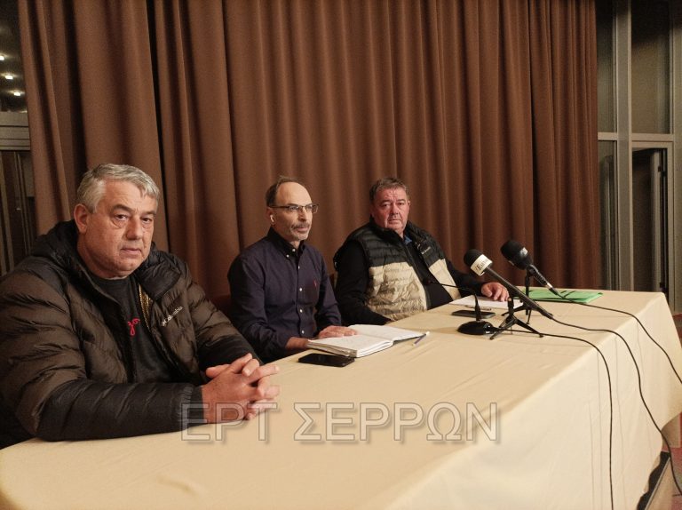 Σέρρες: «Ζεσταίνουν» τις μηχανές των τρακτέρ οι αγρότες