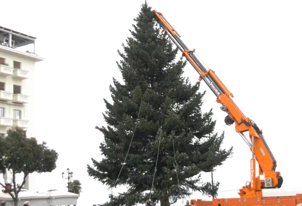 «Άρωμα» Χριστουγέννων στο κέντρο της Θεσσαλονίκης