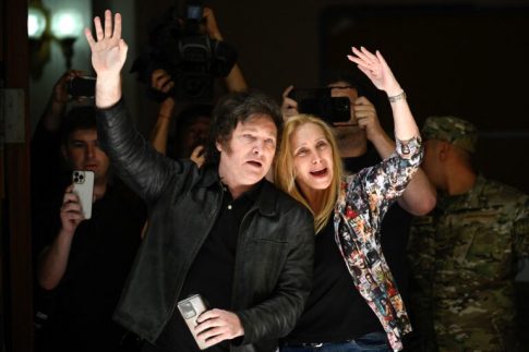 Μηνύματα «ενότητας» και «αλληλεγγύης» από την πολιτειακή και πολιτική ηγεσία