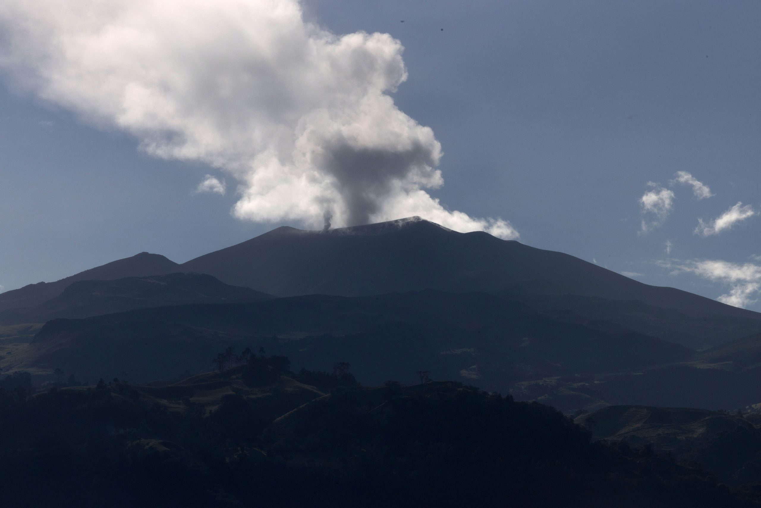 Κολομβία: Τέφρα από το ηφαίστειο Πουρασέ «πνίγει» χωριά