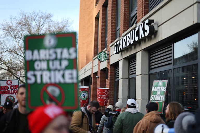 Τα Starbucks θα καταβάλουν 39 εκατ. δολάρια για παραβιάσεις κοινωνικών δικαιωμάτων στη Νέα Υόρκη