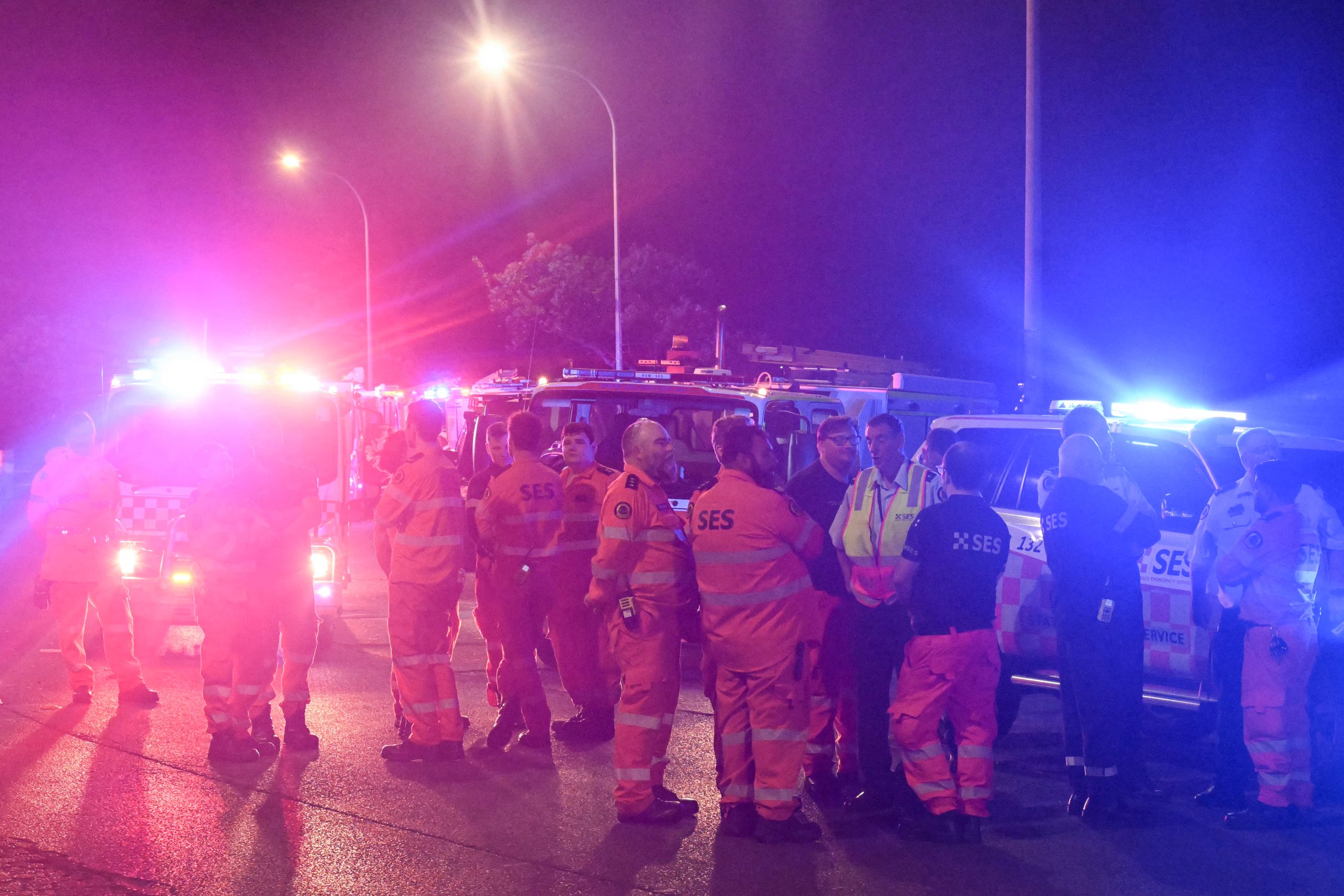 Τρομοκρατική επίθεση με 12 νεκρούς στο Σίδνεϊ: Νέο χτύπημα σχεδίαζαν οι δράστες – Συγκλονιστικά βίντεο από το μακελειό