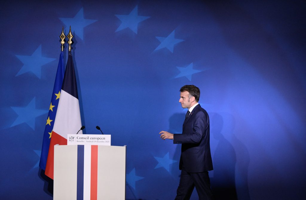 Μακρόν: Η Ευρώπη πρέπει να συνεργαστεί με τον Πούτιν εάν αποτύχουν οι προσπάθειες των ΗΠΑ