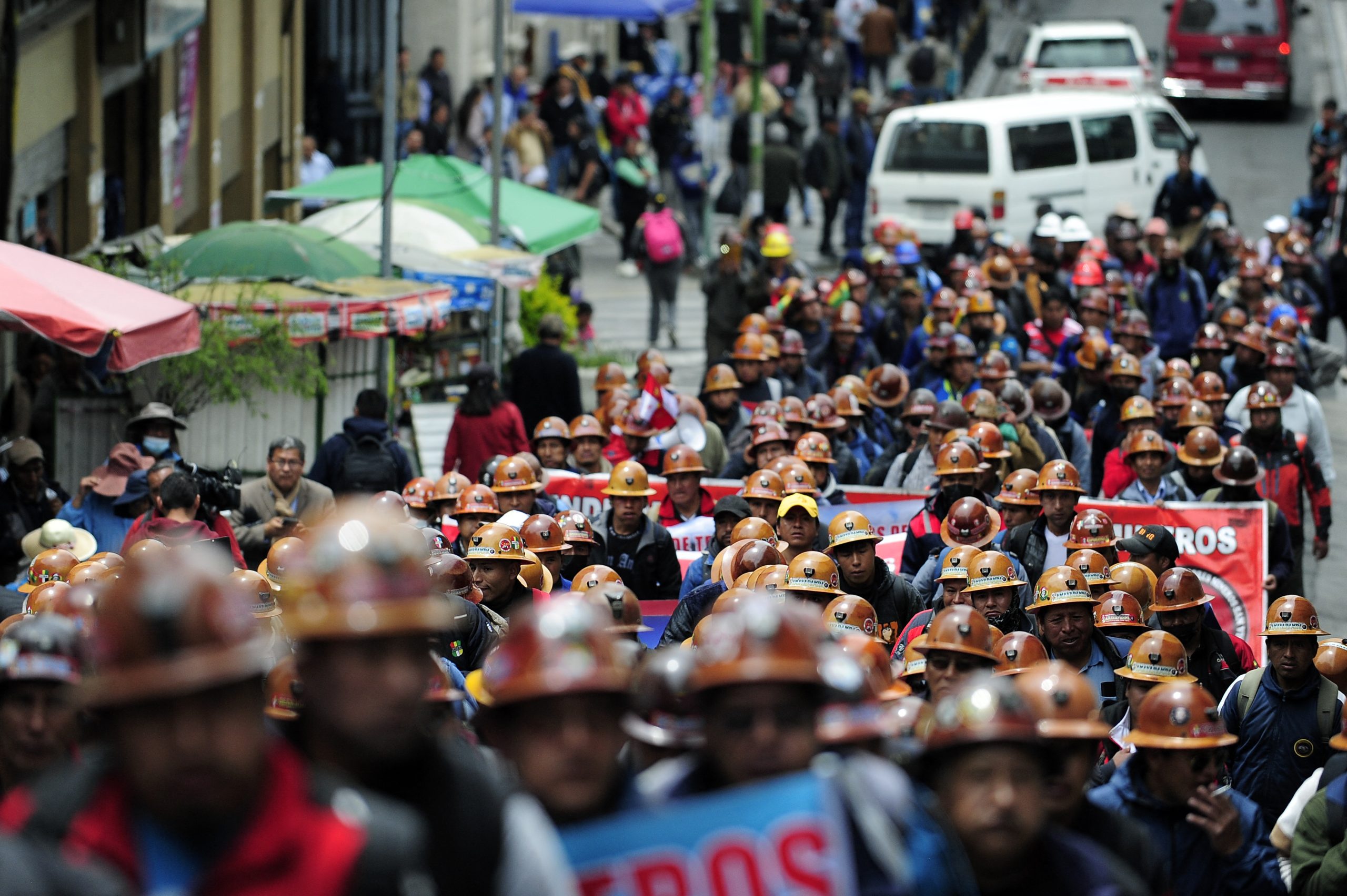 Βολιβία: Στους δρόμους οι εργαζόμενοι σε ορυχεία μετά τον διπλασιασμό των τιμών των καυσίμων