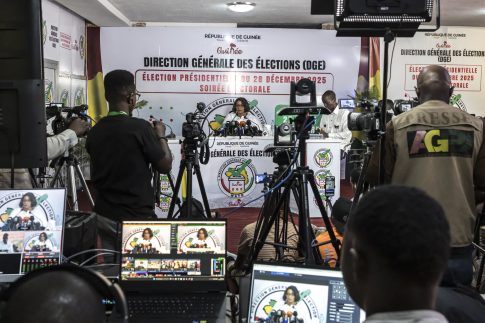 Μηνύματα «ενότητας» και «αλληλεγγύης» από την πολιτειακή και πολιτική ηγεσία