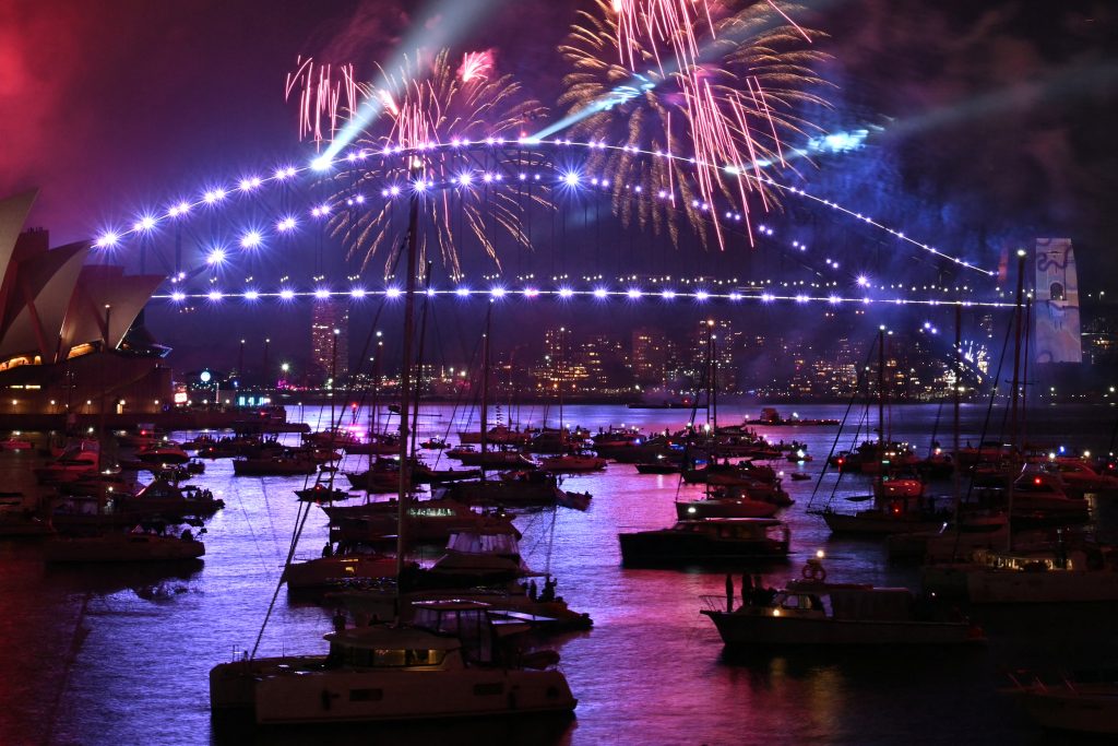 Ο πλανήτης άρχισε το θεαματικό καλωσόρισμα του 2026 – Live εικόνα