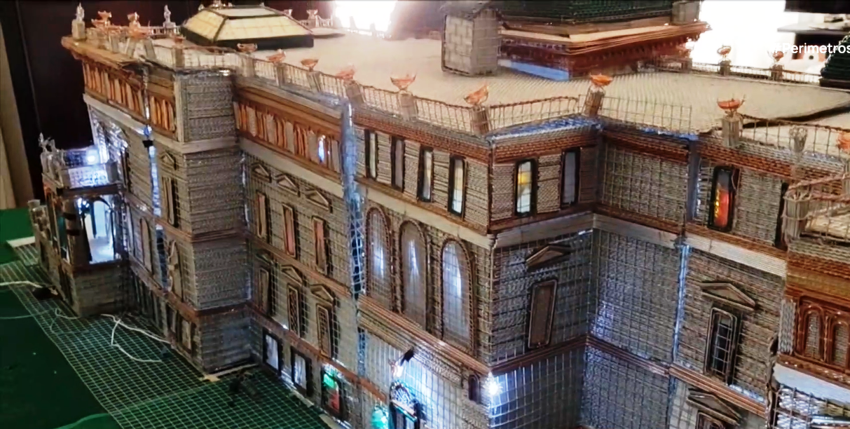 Το ξενοδοχείο Ακταίον Παλλάς κατασκευασμένο με σύρμα