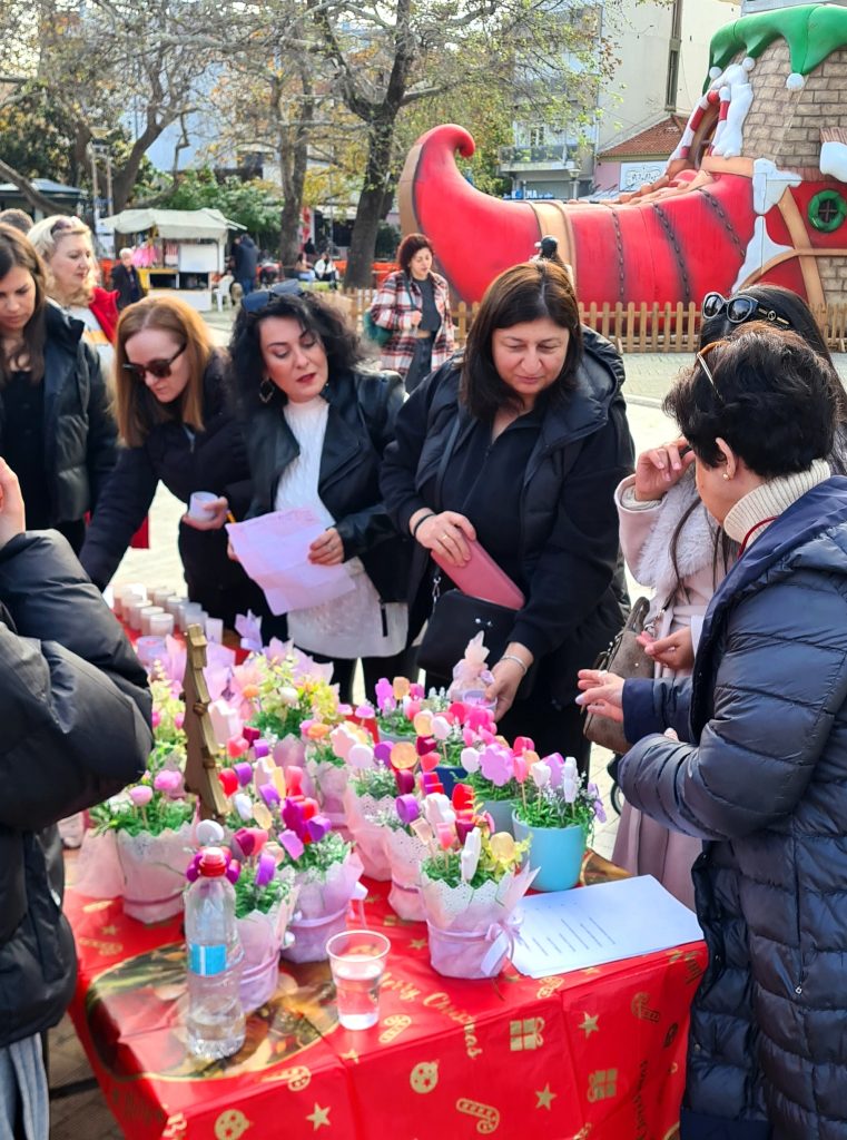 Κομοτηνή: Πέτυχε τον σκοπό του το Χριστουγεννιάτικο φιλανθρωπικό μπαζάρ του 1ου ΕΠΑΛ και του Εργαστηριακού Κέντρου