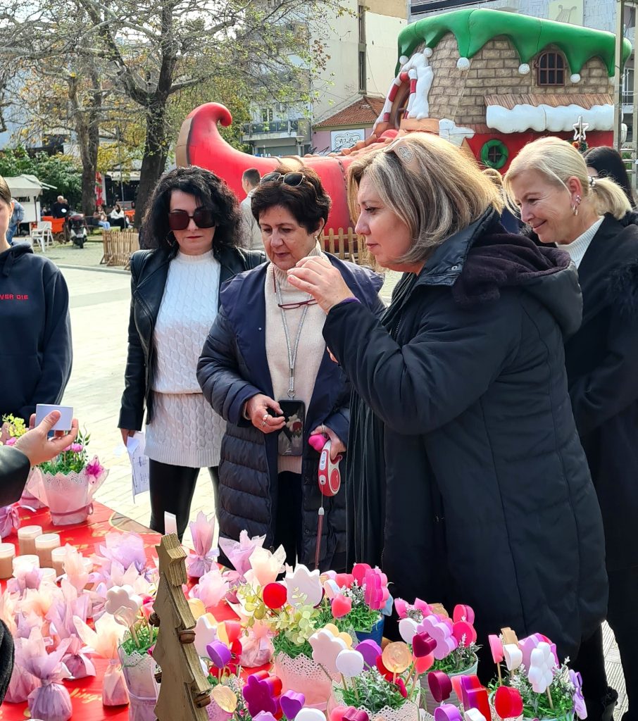 Κομοτηνή: Πέτυχε τον σκοπό του το Χριστουγεννιάτικο φιλανθρωπικό μπαζάρ του 1ου ΕΠΑΛ και του Εργαστηριακού Κέντρου
